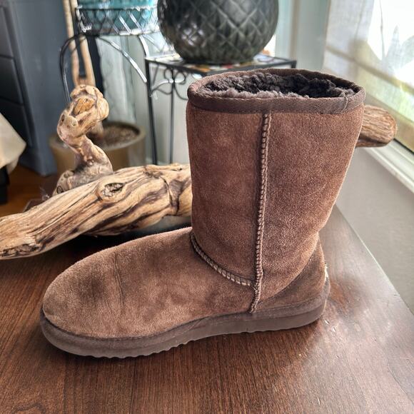 UGG Women's Classic Brown Winter Boots Size 6 - Picture 4 of 11